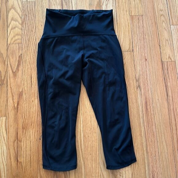 Lululemon Train Times Crop (17") Black great pre owned condition mesh detail - Picture 3 of 11